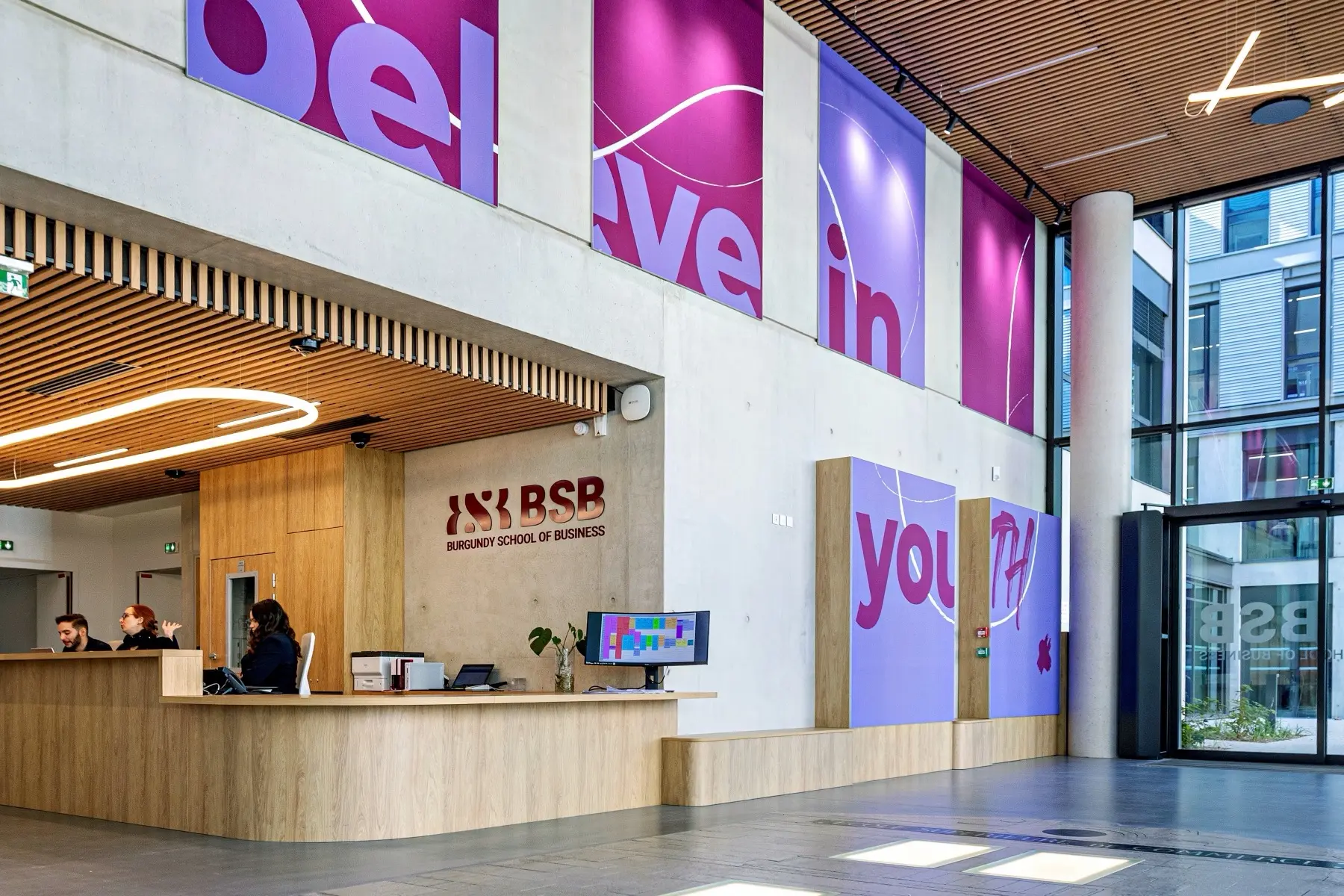 Le hall du campus BSB de Lyon